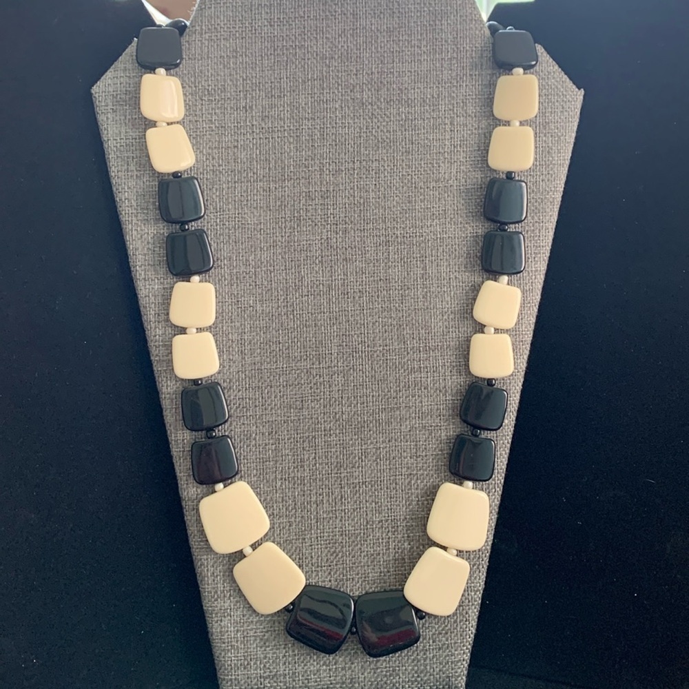 Black Cream Acrylic Necklace w/ silvertone lobster‎ clasp 27”